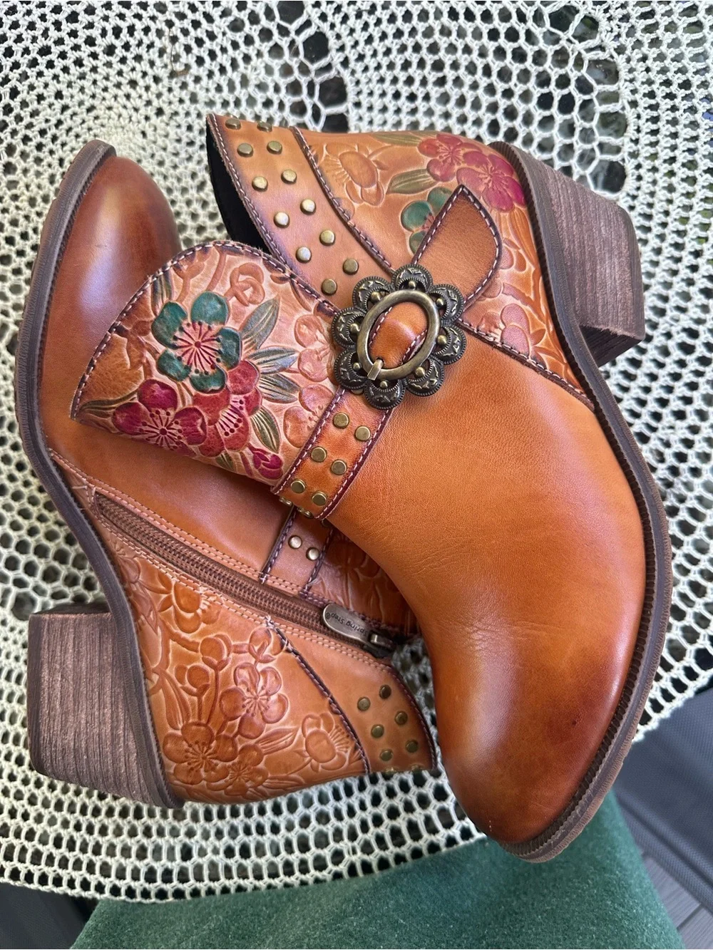 L'ARTISTE DAINTYLADY BOOTS EU 37 US 6 1/2-7. Color: Camel